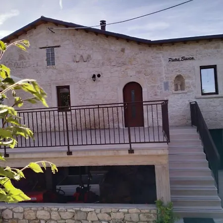 Dom wakacyjny Pietra Bianca *