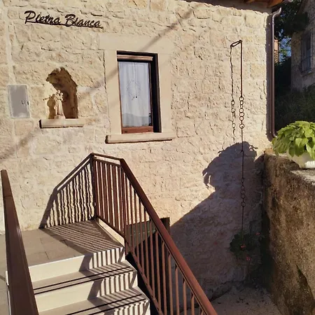 Dom wakacyjny Pietra Bianca *